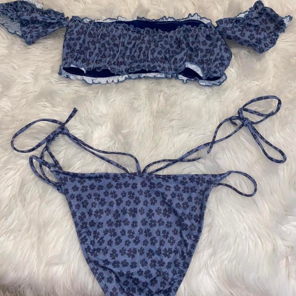 LA Hearts by PacSun blue flower emily lettuce off the shoulder bikini - Picture 3 of 4